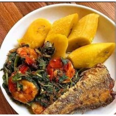 Boiled plantain with sauce and fried fish