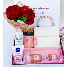 Gift box for her {b}
