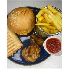 Burger meal (burger,3 grilled chicken wings and 1 portion of fries)
