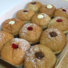 Yummy box of 12 mini doughnuts